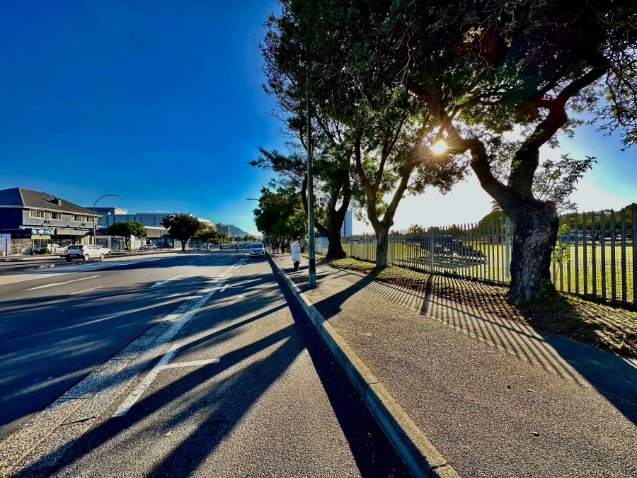 1 Bedroom Property for Sale in Goodwood Central Western Cape